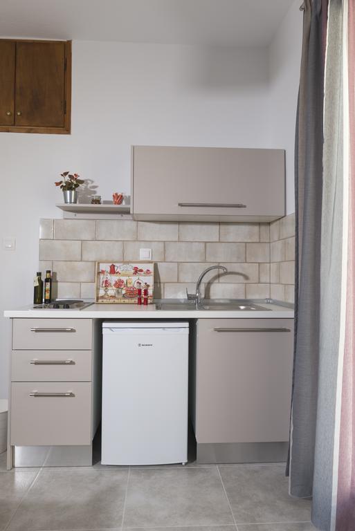 Avli Apartments Pyrgadikia Bagian luar foto